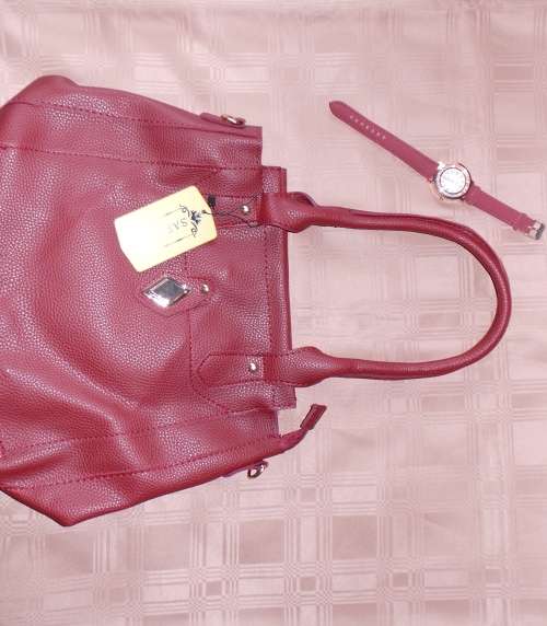 BRAND NEW Elegant Ladies 4 PC Handbag Sets + Watch  -  **** LOW LOW SHIPPING *****