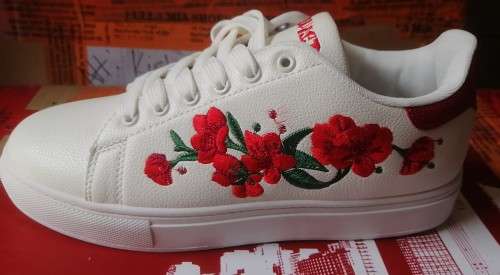 Ladies White Red Floral Soviet Brand New - Size 6 and 7 + FREE MYSTERIOUS GIFT WORTH R200