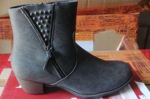 Ladies Brand New Boots Size 5 AND 7 + FREE GIFT WORTH R200 - *****  LOW LOW SHIPPING  *****