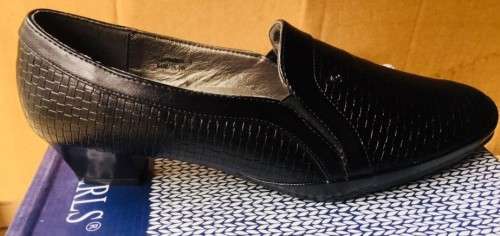 Ladies Pierre Cardin Brand New Heeled Shoe - Size 6 and 7 + FREE MYSTERIOUS GIFT WORTH R200