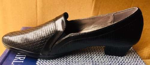 Ladies Pierre Cardin Brand New Heeled Shoe - Size 6 and 7 + FREE MYSTERIOUS GIFT WORTH R200