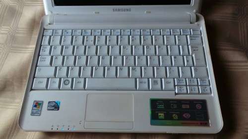 SAMSUNG N130 MINI Laptop up for Grabs  - ******LOW LOW SHIPPING *****