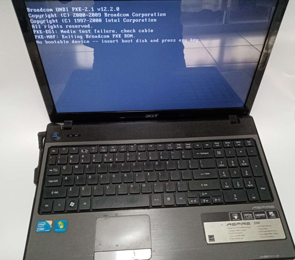 ACER LAPTOP CORE I3 - MODEL - 5741 up for Grabs - ******LOW LOW SHIPPING *****
