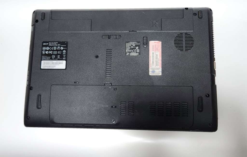 ACER ASPIRE CORE I3  LAPTOP - MODEL - 5733  SERIES up for Grabs - ******LOW LOW SHIPPING *****