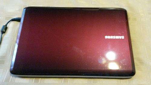 Samsung Model R530 laptop - Cracked screen *****LOW SHIPPING *****
