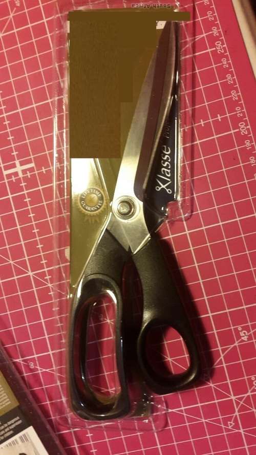 8 3/4 '' KLASSE SEWING SERRATED EDGE SCISSORS