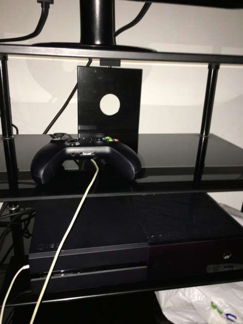 Xbox One 500GB with 2 Controllers