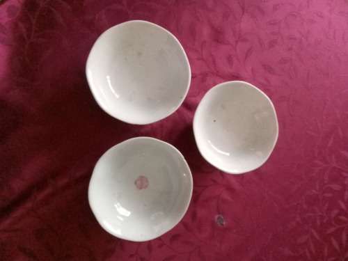 ANTIQUE CHINESE RICE BOWLS WITH 4 CHARACTER MARK