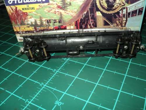 HO: ATHEARN 42` TANKER WAGON - BOXED