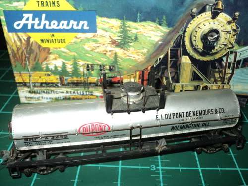 HO: ATHEARN 42` TANKER WAGON - BOXED
