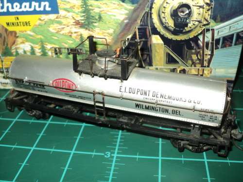 HO: ATHEARN 42` TANKER WAGON - BOXED