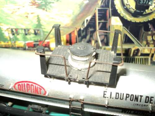 HO: ATHEARN 42` TANKER WAGON - BOXED