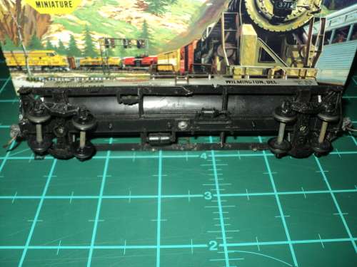 HO: ATHEARN 42` TANKER WAGON - BOXED