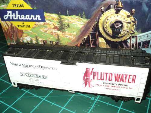 HO: ATHEARN  BOX CAR WAGON WAGON - BOXED