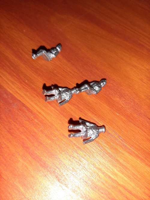 OO Metal 4 sitting people