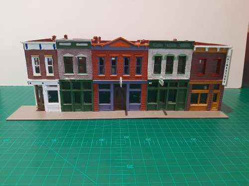 Block of shops - HO Scale