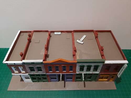 Block of shops - HO Scale