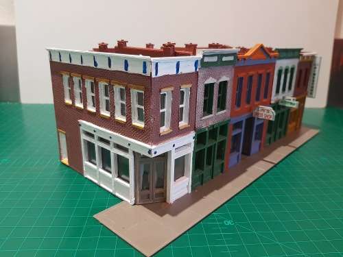 Block of shops - HO Scale