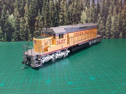 Athearn SD 40 - 2 Union Pacific in original box with metal chassis and rails