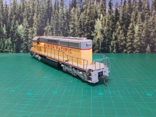 Athearn SD 40 - 2 Union Pacific in original box with metal chassis and rails