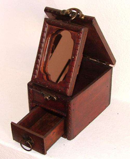 Antique-looking Jewellery Box with Mirror