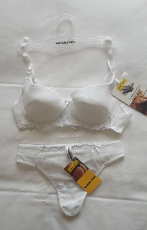 BRAND NEW!! WONDERBRA Bra Set - 34B (White)