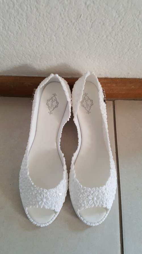 Beautiful White Zellie Shoes
