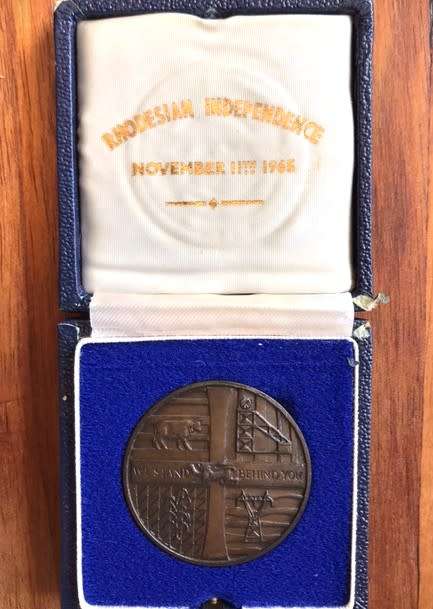 1965 RHODESIAN INDEPENDANCE MEDAL - 11 NOVEMBER 1965 - ORIGINAL BLUE BOX WITH CLASP