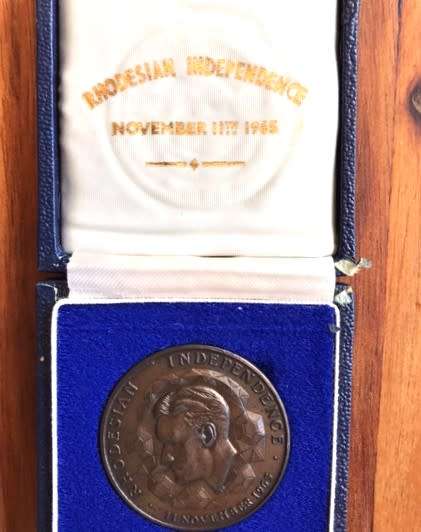 1965 RHODESIAN INDEPENDANCE MEDAL - 11 NOVEMBER 1965 - ORIGINAL BLUE BOX WITH CLASP