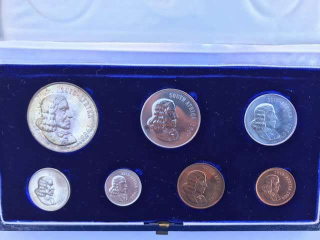 1966 SHORT PROOF SET - 7 COINS - SILVER ONE RAND (A) ISSUED IN S.A.M. BLUE CASE - LOW MINTAGE