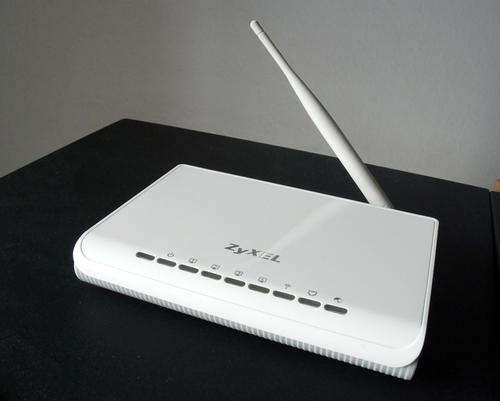 !!!MAY SALE!!! ZyXel Wifi Router with 4 ports !!!!!!Shipping R35!!!!!