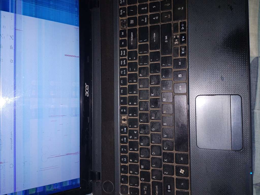 Acer Aspire 5733 series, i5 CPU, 6gb ram, 500GB HHD  !!Read listing!!