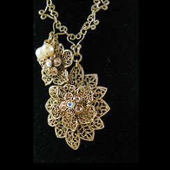 Stunning vintage jewellery SOLID 9KT GOLD Pendant with Chain!