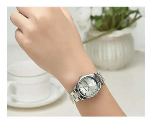 Women Quartz Casual Understated Face Stainless Steel Wristwatch