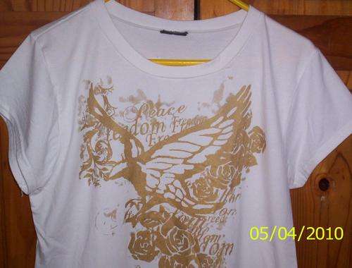 BE YOURSELF IN THIS GOOD QUALITY PEACE T-SHIRT BY BE YOURSELF