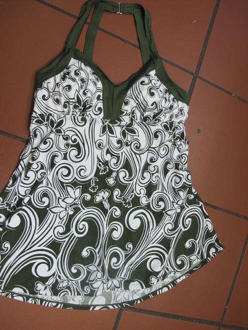 Plus size 48swim costume with skirt style-USA retail $65(USA SIZE 24)