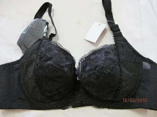 Triumph  --  black bra with embroidery  wide strap  -  CUP C  -D  -  size 34-ON SALE