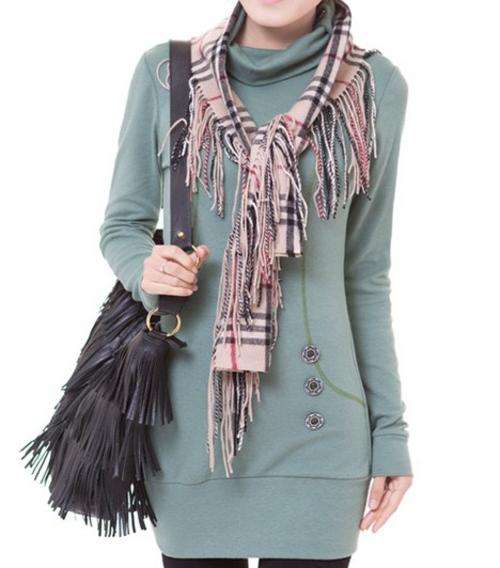 Ladies size  32--34  Green  dress  -thick knit fabric -  shape .