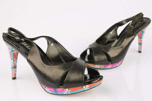 Ladies geniune leather  shoes 5cm heel- ship from Durban-New Arrive Size 39(SA size 6)