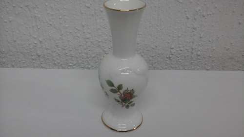 EXQUISITE VINTAGE AYNSLEY WILD TUDOR BUD VASE. FINE BONE CHINA. MADE IN ENGLAND. SIMPLY GORGEOUS!