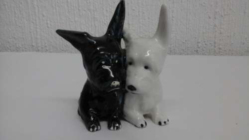 CUTE AND COLLECTIBLE BLACK AND WHITE CORGI/YORKI DOGS. TWO ARE JOINED. EVER SO CUTE