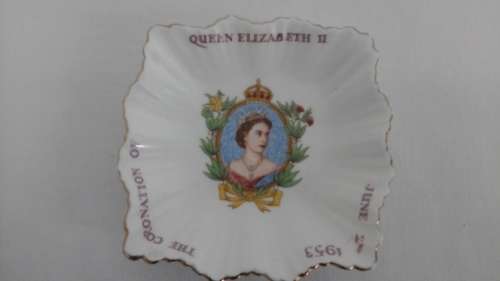 COLLECT ROYAL FAMILY MEMORABILIA ADD THIS GLADSTONE BONE CHINA PIN/RING DISH 0F QUEEN ELIZABETH