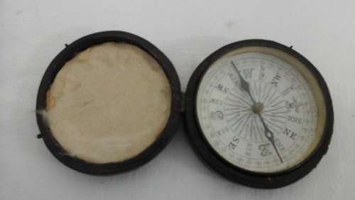 FABULOUS VINTAGE BRASS COMPASS IN WOOD AND PLEATHER CASE. REALLY GREAT!