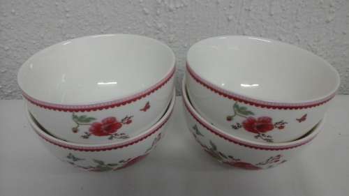 4 ATTRACTIVE ROOM SEVEN WINTER POPPY SOUP BOWLS. WHITE WITH A PINK AND RED TRIM AND FLORAL PATTERN