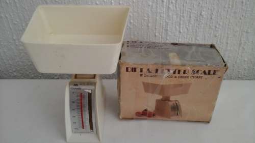WHAT A LOVELY FIND.A VINTAGE DIET AND LETTER SCALE.STILL IN ITS ORIGINAL BOX .COST R7.99 AT HYPERAMA
