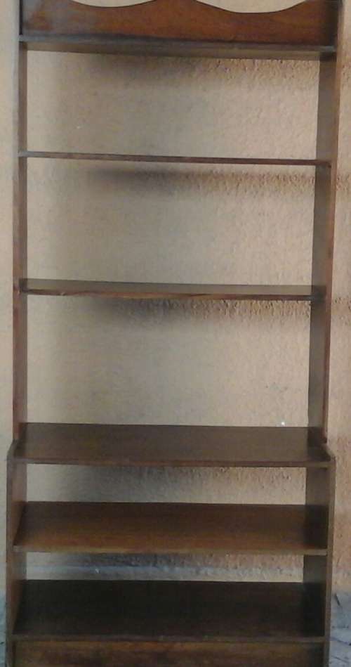 NEED A CHEAP AND CHEERFUL SHELF. NICE CONDITION. COULD DO WITH A BACK BOARD TO BRACE IT