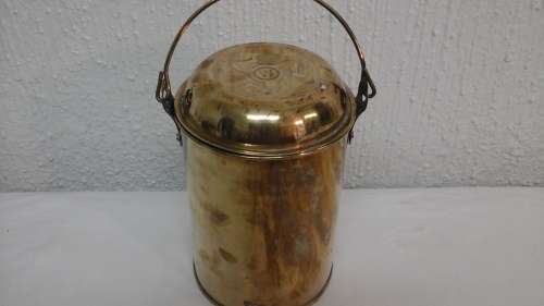 AMAZING VINTAGE LUNCH PALE. FANTASTIC PIECE FROM THE PAST!