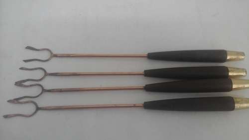 FOUR ABSOLUTELY PHENOMENAL VINTAGE BRASS, COPPER AND WOOD FONDU FORKS. AWESOME PIECE!