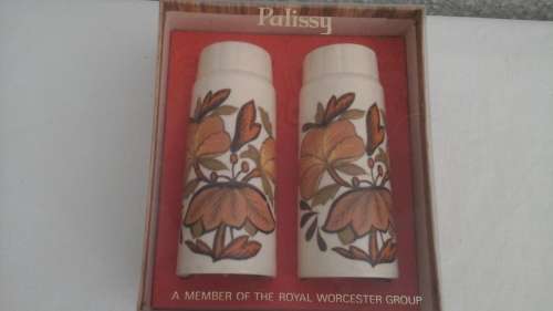 FANTASTIC VINTAGE PALISSY SALT & PEPPER CELLARS. MADE IN ENGLAND. MEMBER OF ROYAL WORCESTER GROUP!