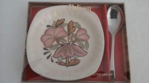 FANTASTIC VINTAGE PALISSY SAUCER & TEA SPOON. MADE IN ENGLAND. A MEMBER OF ROYAL WORCESTER GROUP!
